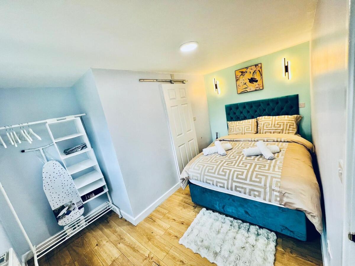 Luxe 1B Chalet, Hottub, Free Parking Nr Ltn Airport, L&D Hosp, Whipsnade Zoo, Fast Trains Into Central London Luton (Bedfordshire) Esterno foto