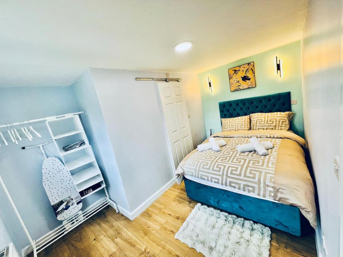 Luxe 1B Chalet, Hottub, Free Parking Nr Ltn Airport, L&D Hosp, Whipsnade Zoo, Fast Trains Into Central London Luton (Bedfordshire) Esterno foto