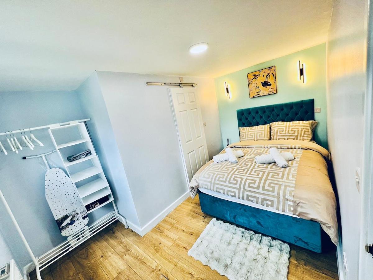 Luxe 1B Chalet, Hottub, Free Parking Nr Ltn Airport, L&D Hosp, Whipsnade Zoo, Fast Trains Into Central London Luton (Bedfordshire) Esterno foto